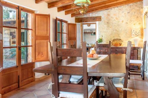 Pollenca Villa Sleeps 6 With Pool Air Con And Wifi