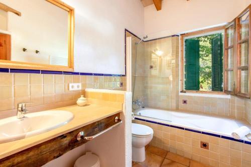 Pollenca Villa Sleeps 6 With Pool Air Con And Wifi
