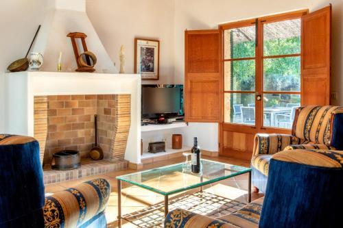 Pollenca Villa Sleeps 6 With Pool Air Con And Wifi