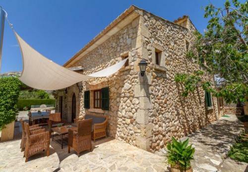 Pollenca Villa Sleeps 6 With Pool Air Con And Wifi