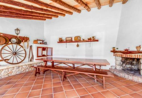 Pollenca Villa Sleeps 6 With Pool Air Con And Wifi