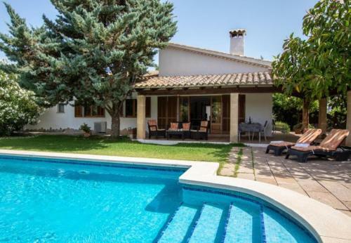 Pollenca Villa Sleeps 6 With Pool Air Con And Wifi