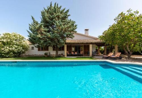 Pollenca Villa Sleeps 6 With Pool Air Con And Wifi