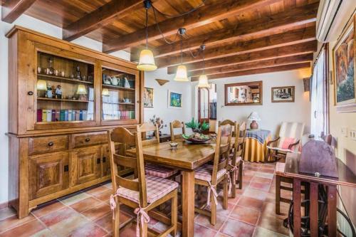 Pollenca Villa Sleeps 10 With Pool Air Con And Wifi