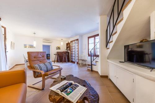 Villa In Pollenca Sleeps 6 Includes Swimming Pool And Air Con 6