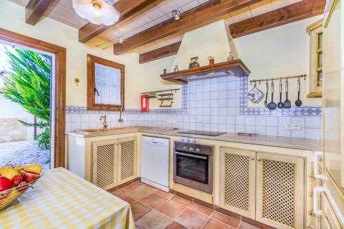 Pollenca Villa Sleeps 10 With Pool And Air Con