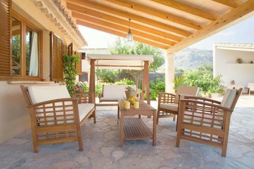 Pollenca Villa Sleeps 8 With Pool Air Con And Wifi