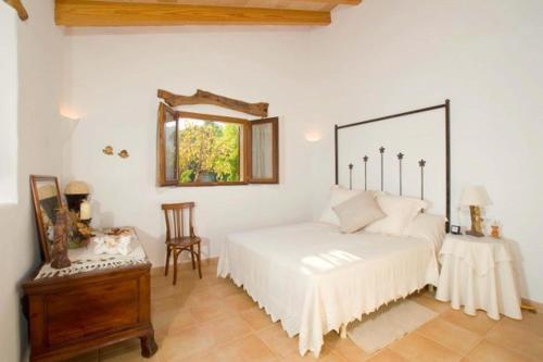 Pollenca Villa Sleeps 8 With Pool Air Con And Wifi