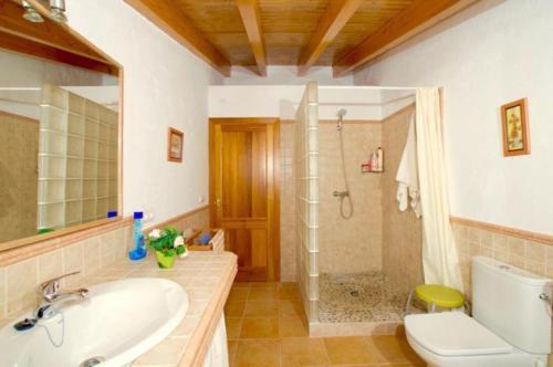 Pollenca Villa Sleeps 8 With Pool Air Con And Wifi