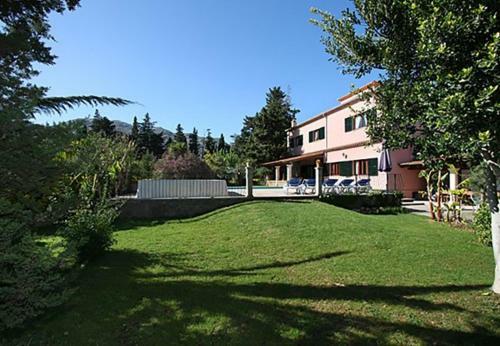Pollenca Villa Sleeps 12 With Pool Air Con And Wifi