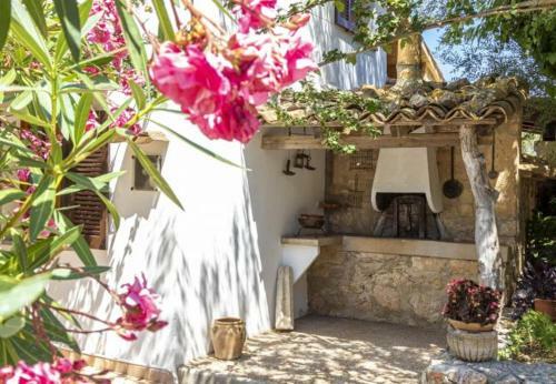 Pollenca Villa Sleeps 4 With Pool Air Con And Wifi