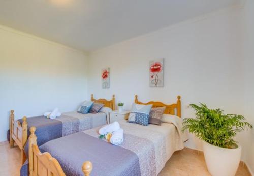 Pollenca Holiday Home Sleeps 8 With Pool