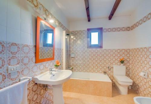 Pollenca Holiday Home Sleeps 8 With Pool