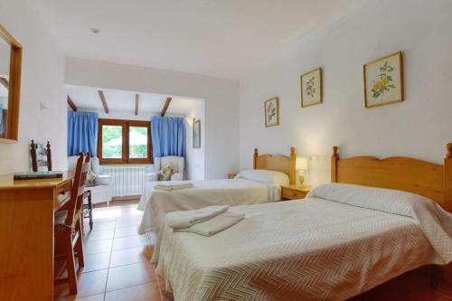 Pollenca Villa Sleeps 6 With Pool Air Con And Wifi