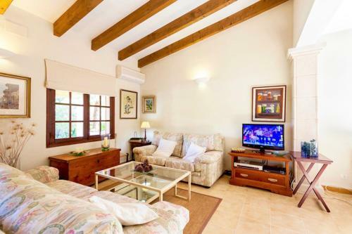 Villa In Pollenca Sleeps 4 Includes Swimming Pool And Air Con