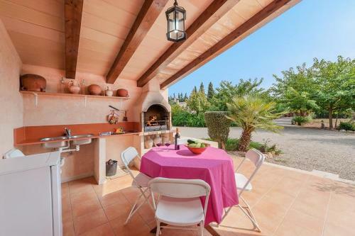 Pollenca Villa Sleeps 6 With Pool Air Con And Wifi