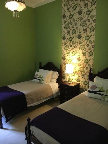 Hostal Chalet Relogio