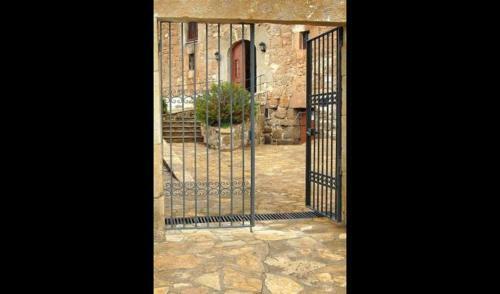 Ponts Villa Sleeps 18 With Pool And Air Con