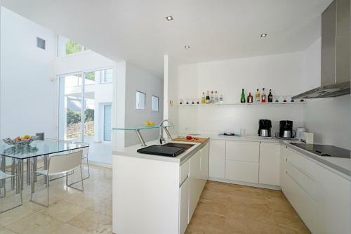 Portopetro Villa Sleeps 12 With Pool And Air Con
