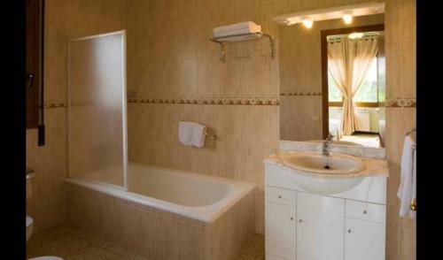 Reus Villa Sleeps 20 With Pool And Air Con