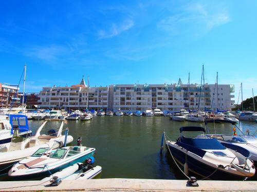Apartment Royal Marine-5