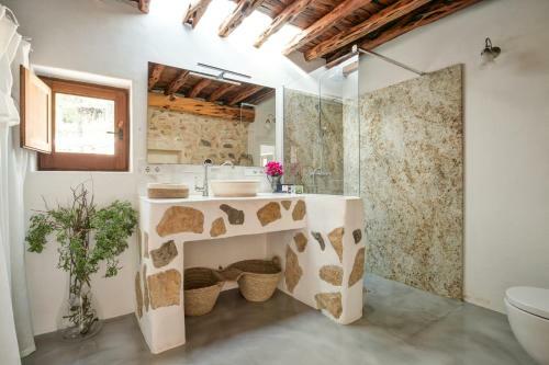 Rent This Luxury Villa With Private Pool, Ibiza Villa 1017