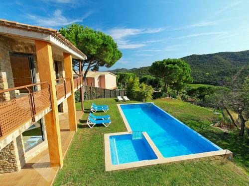 Sant Antoni de Calonge Villa Sleeps 18 With Pool
