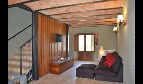 Sant Bartomeu Del Grau Villa Sleeps 14 With Pool