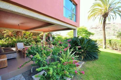 Stunning Detached Garden Villa With Private Pool