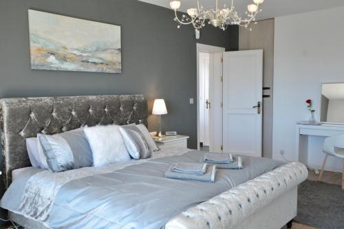 Villa Sleeps 14 With Pool Air Con And Wifi