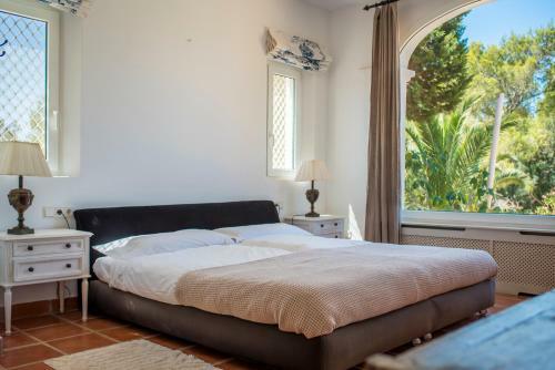 Exclusive Villa In Porroig