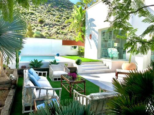 Villa Blanca Views & Pool
