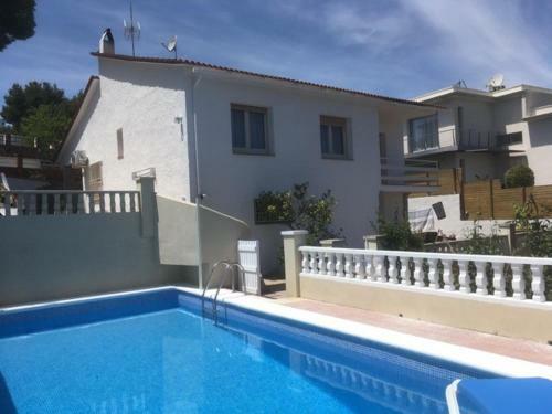 Casa Del Bosque Con Piscina En Sitges