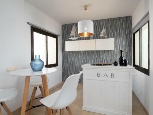 2305 - Luxury Villa With Sea View And Pools