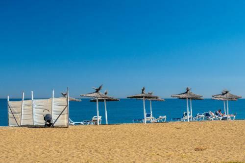 2305 - Luxury Villa With Sea View And Pools