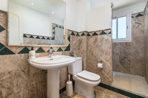 Charming 4-bed Villa In San Roque