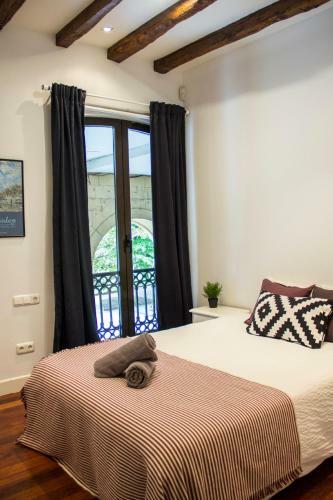 Central, Spacious And Authentic Family Apartment