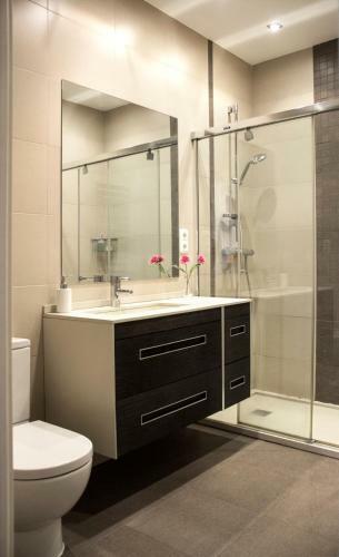 Central, Spacious And Authentic Family Apartment