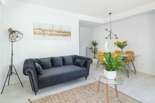 New Gorgeous Central Apartment - Beachfront - 3 Bd