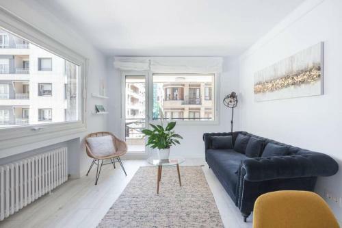 New Gorgeous Central Apartment - Beachfront - 3 Bd