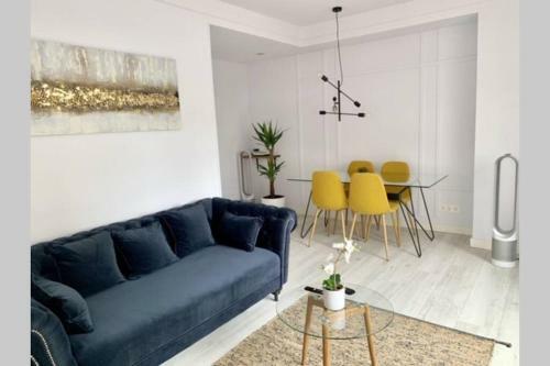 New Gorgeous Central Apartment - Beachfront - 3 Bd