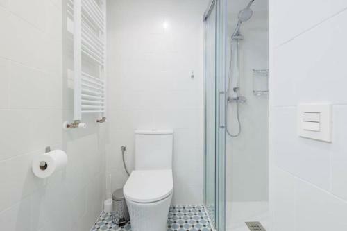 New Gorgeous Central Apartment - Beachfront - 3 Bd