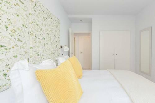 New Gorgeous Central Apartment - Beachfront - 3 Bd