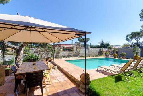 Vidreres Villa Sleeps 10 Pool Wifi