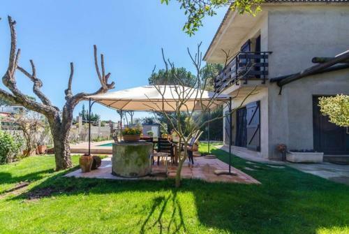 Vidreres Villa Sleeps 10 Pool Wifi
