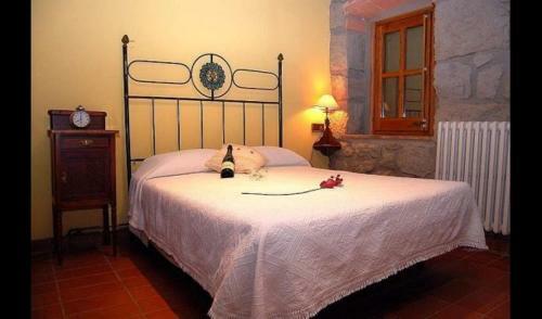 Santa Maria de Merles Villa Sleeps 8 With Pool