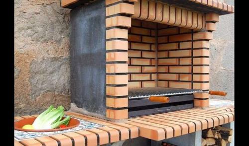 Santa Maria de Merles Villa Sleeps 8 With Pool