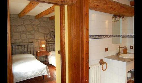 Santa Maria de Merles Villa Sleeps 8 With Pool