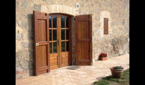 Santa Maria de Merles Villa Sleeps 8 With Pool