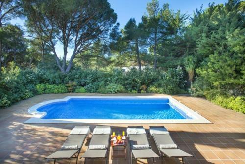 Santa Margarida Villa Sleeps 8 With Pool